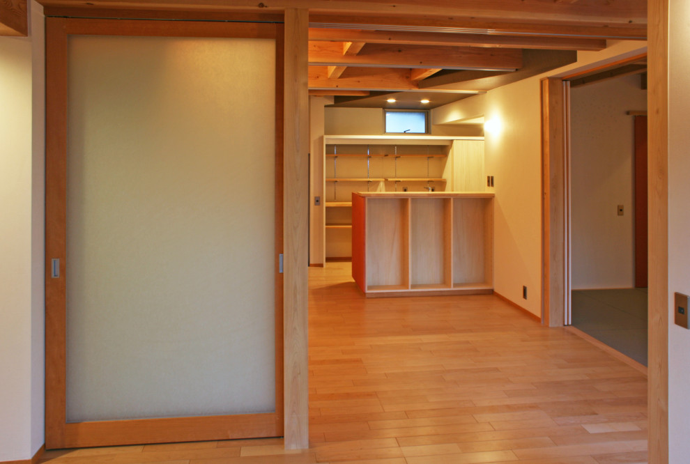 ロフト フリースペースがあるこどもたちがのびのび暮らせる住宅 Living Room Osaka By アウフタクト ロフト フリースペースがあるこどもたちがのびのび暮らせる住宅 Living Room Osaka By アウフタクト