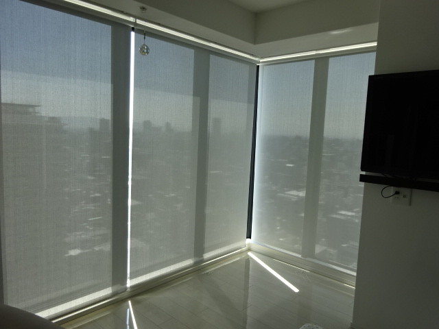 ロールスクリーン Modern Living Room Osaka By カーテン夢工房 Houzz