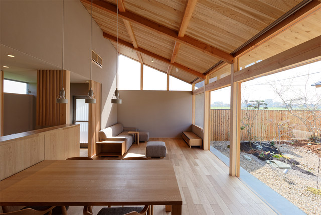 中庭のある平屋 Asian Living Room Kyoto By スギエタカシ建築研究所 Houzz Nz