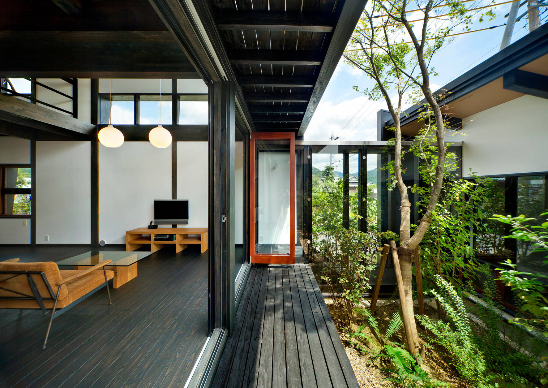 伊賀の家ー中庭のある家 Japanese Living Room Osaka By 石井智子 美建設計事務所 Houzz