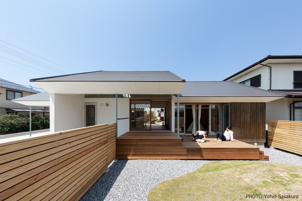 古い街並みにも調和する 新鮮でモダンな切妻の家 Japanese Living Room Other By だいかねの家 Houzz