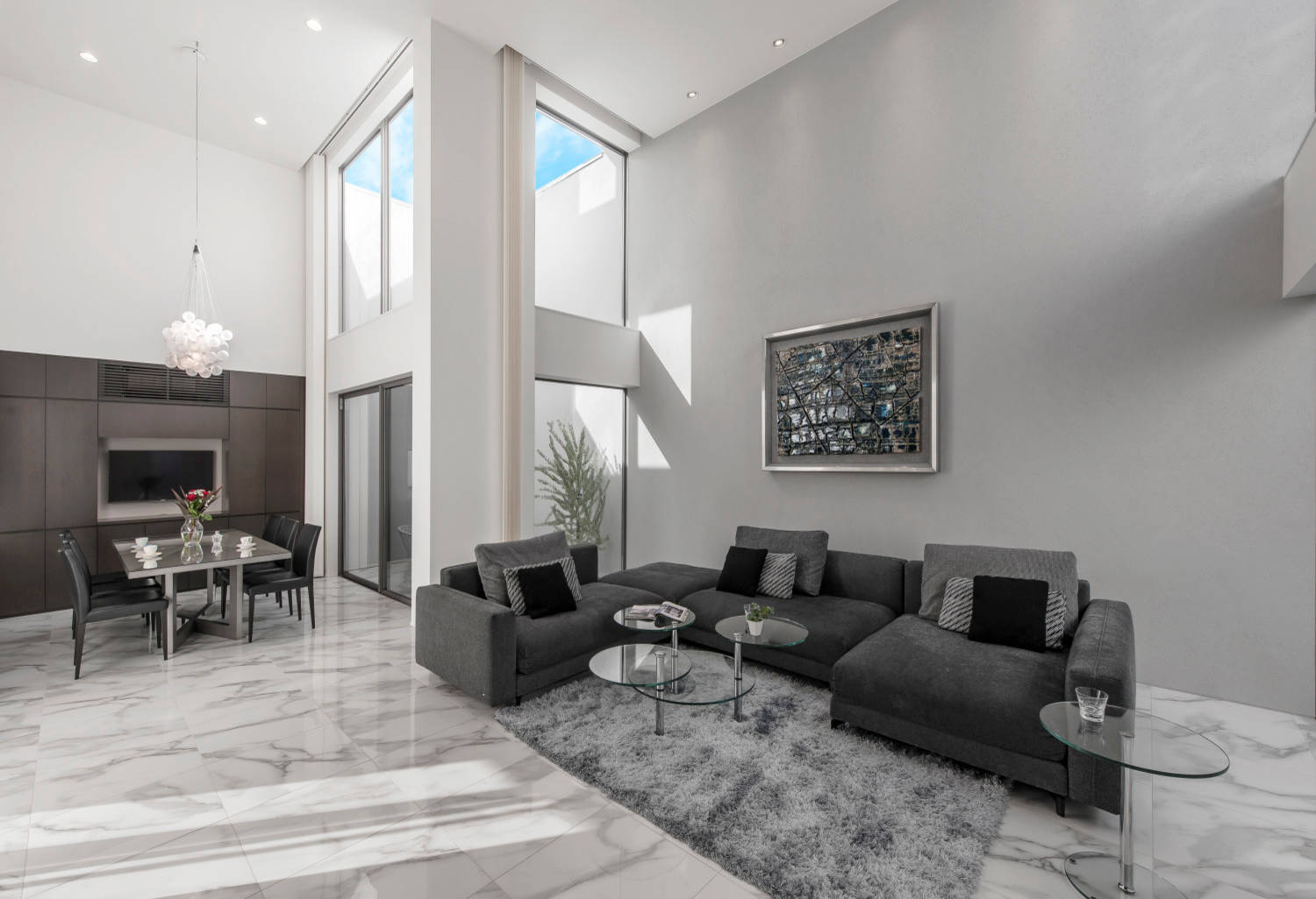 白いモダンスタイルのおしゃれなリビングのインテリア実例画像 21年9月 Houzz ハウズ