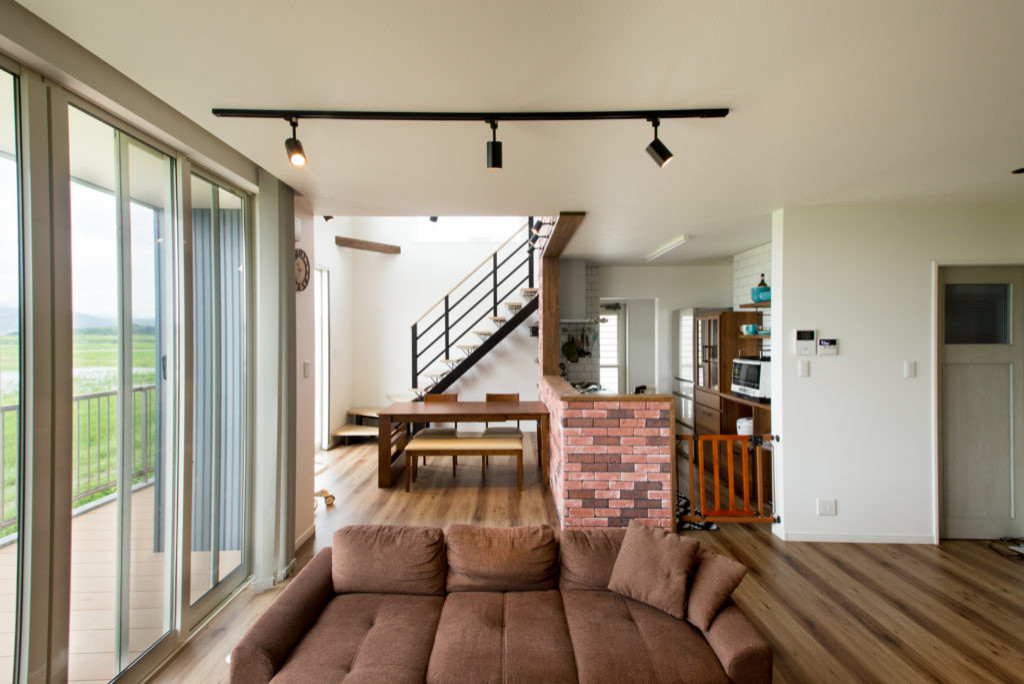 大きな窓の家 Industrial Living Room Other By アルフレッシュ Houzz