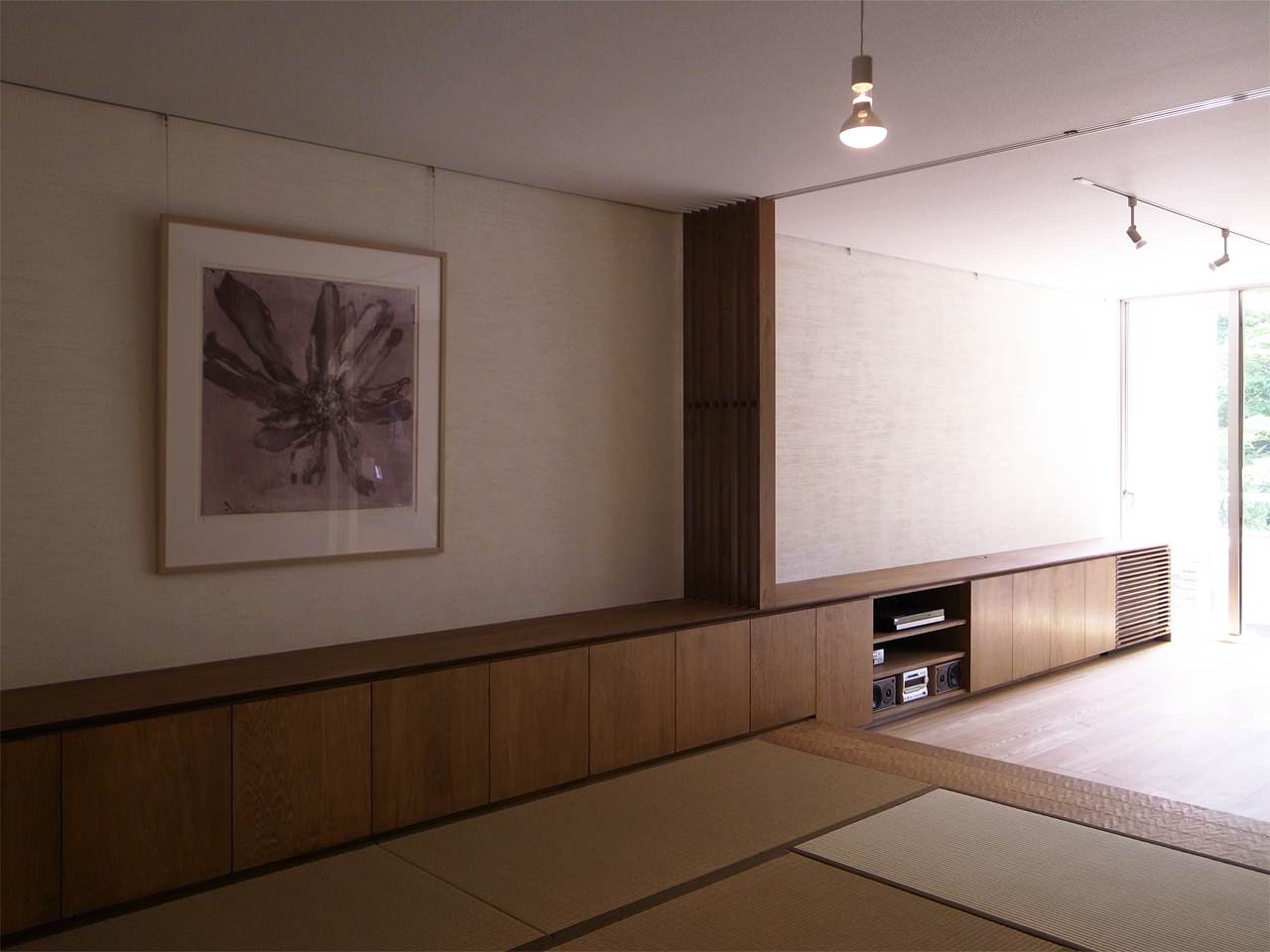 大倉山のアッシュハウス 中庭に抜ける収納 Japanese Living Room Yokohama By 村上建築設計室 Houzz