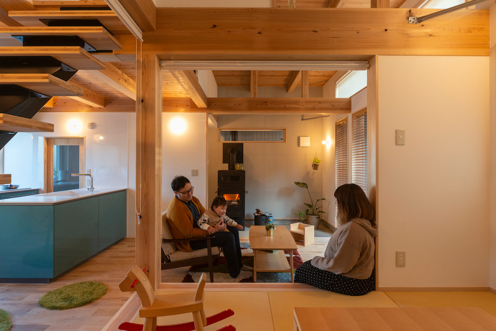 客間としても使える小上がり和室からはリビング キッチンを見渡せるのでいつも家族の気配を感じられる Living Room Other By 合同会社negla設計室 Houzz 客間としても使える小上がり和室からはリビング キッチンを見渡せるのでいつも家族の気配を感じられる Living Room Other By 合同会社negla設計室 Houzz