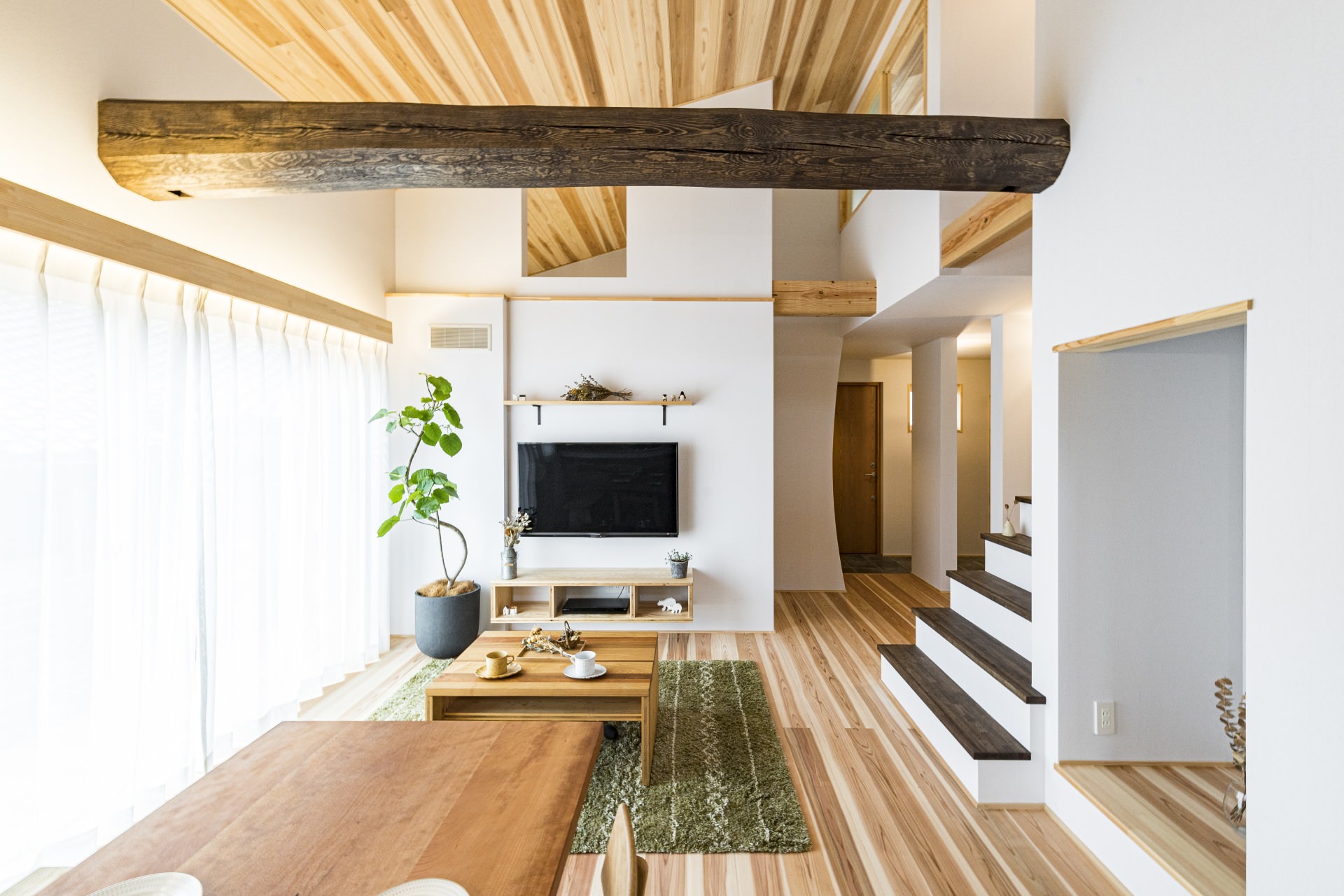 75 Beautiful Living Room With No Fireplace And A Wood Ceiling Ideas Designs August 21 Houzz Uk