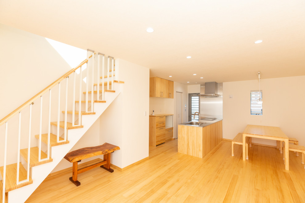 家族の時間を大切にする家 Modern Living Room Other By 土屋商事株式会社 Houzz