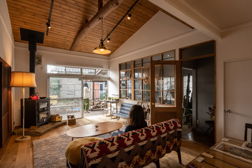 築44年の空き家をリノベーション 古いものと大切に暮らす 植物室がある家 Houzz ハウズ