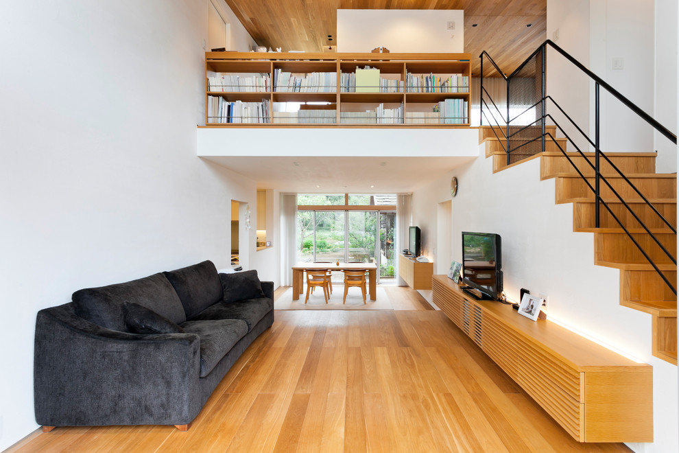 平屋と二階建てが土間で繋がる二世帯住宅 Asian Living Room Other By 角倉剛建築設計事務所 Houzz