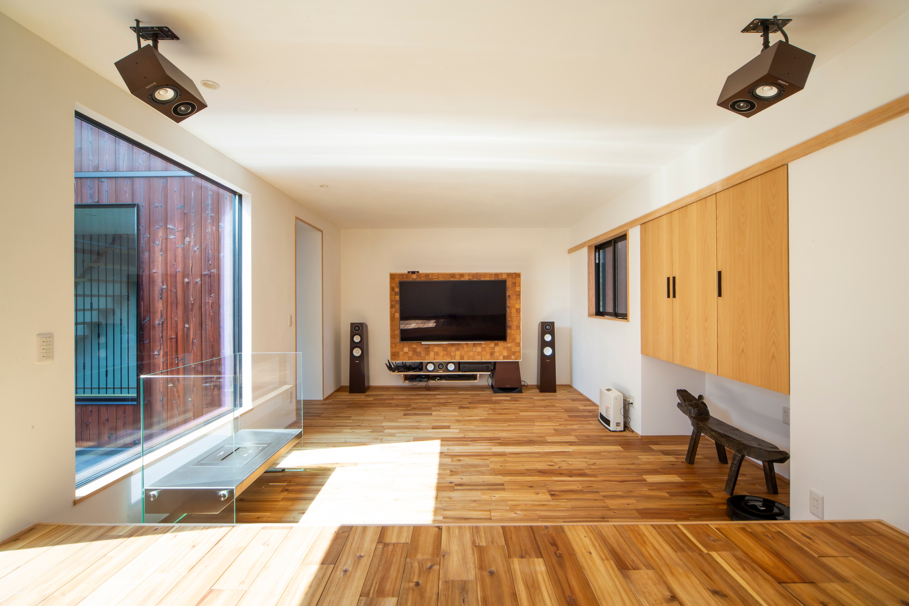 モダンスタイルのおしゃれなリビングのインテリア実例画像 21年9月 Houzz ハウズ モダンスタイルのおしゃれなリビングのインテリア実例画像 21年9月 Houzz ハウズ