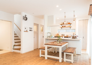 手作りの無垢のダイニングセットが可愛いお家 Asiatico Salon Otras Zonas Houzz