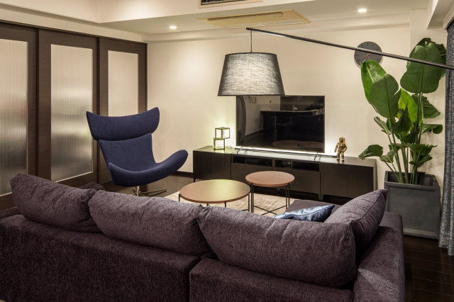 映画とモダンを愛する男性の優雅なリビングダイニング Modern Living Room Tokyo By Class S Interior Design 住吉さやか Houzz