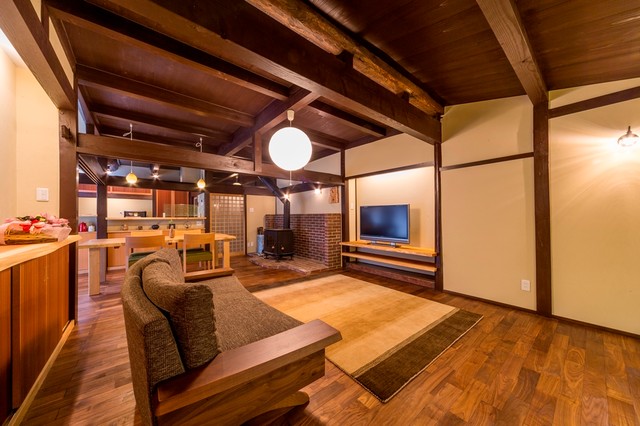 江戸時代末期の古民家再生 Japanese Living Room Other By 有限会社 道建設 Houzz
