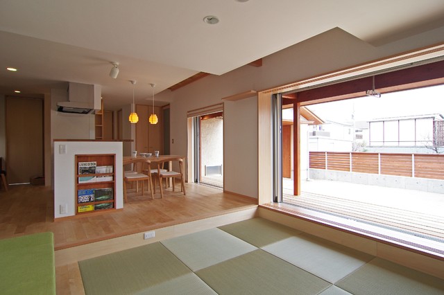 畳リビングでほっこりくつろぐ家 Asian Living Room Other By 株式会社 木の家専門店 谷口工務店 Houzz