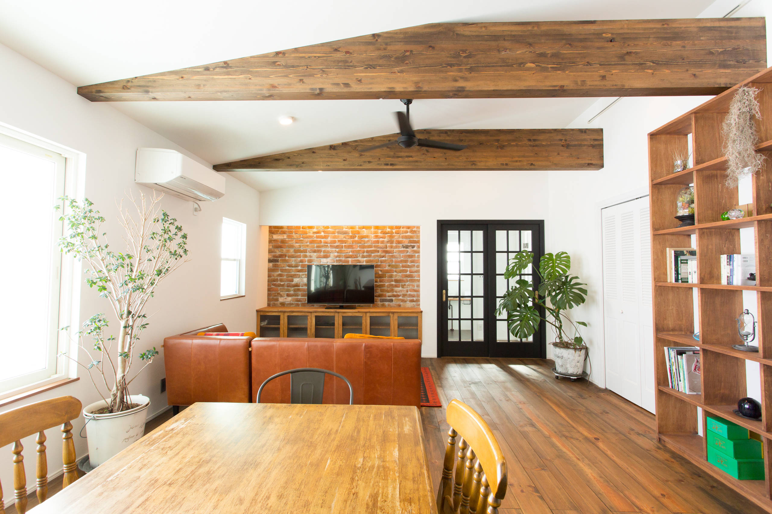 カントリー風おしゃれなリビングのインテリア実例画像 21年10月 Houzz ハウズ