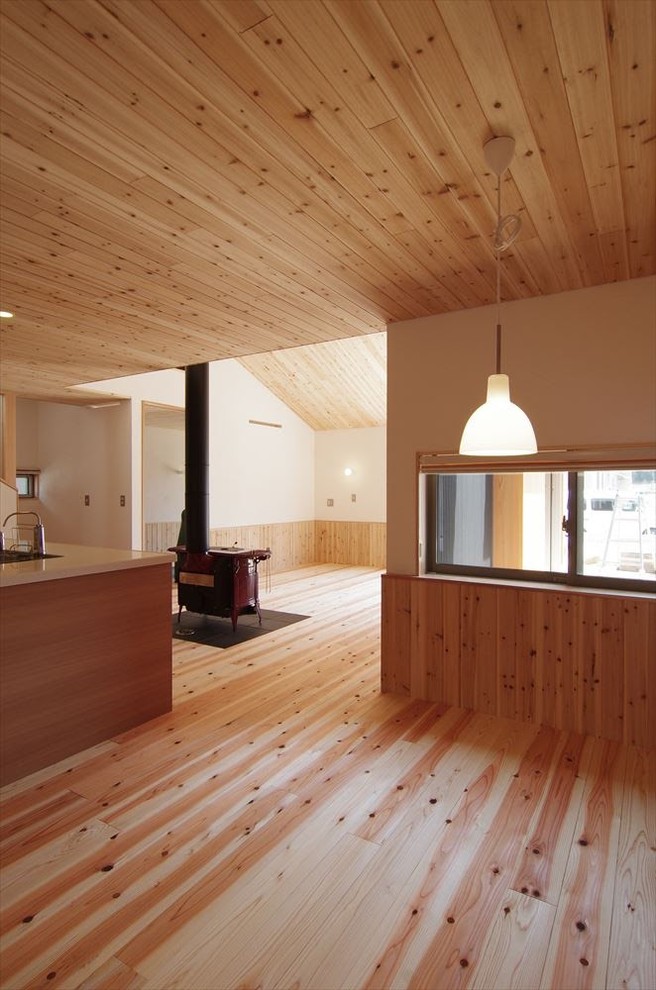 薪ストーブのある平屋のような家 Modern Living Room Other By 株式会社 木の家専門店 谷口工務店 Houzz