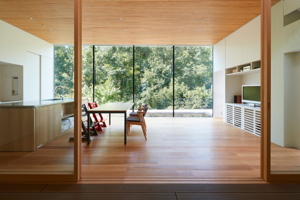 豊能郡の家 Ldkの大きな窓から臨む景色 Modern Living Room Osaka By 藤原 室 建築設計事務所 Houzz