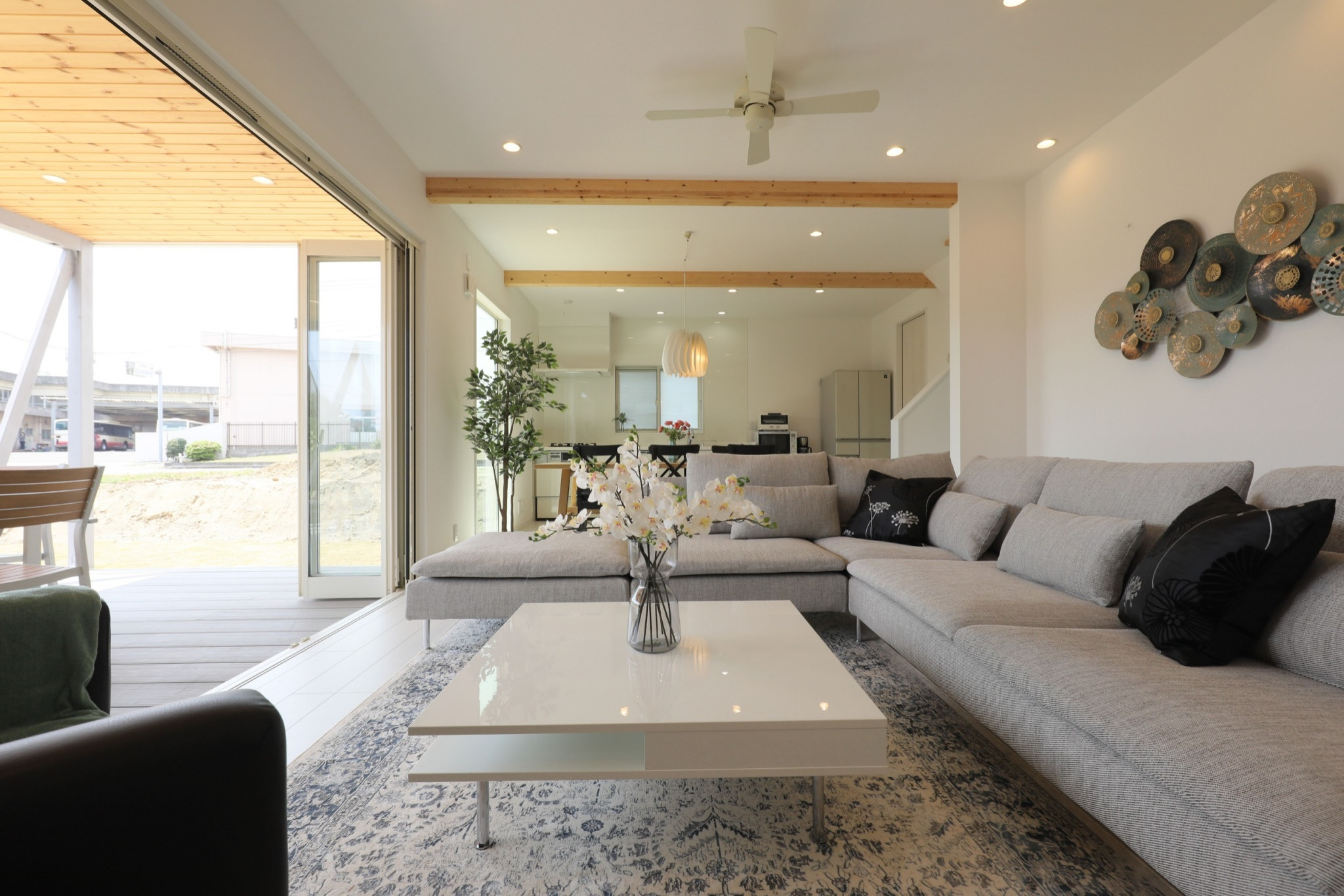 貸別荘 リビング Contemporary Living Room Other By Bellissimo Design Houzz