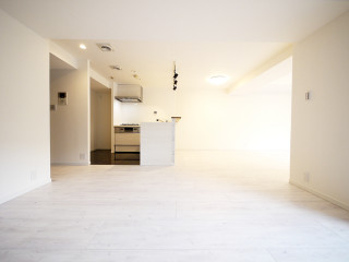 開放的な大理石調キッチンのldk Modern Living Room Tokyo By セイワビルマスター株式会社 開放的な大理石調キッチンのldk Modern Living Room Tokyo By セイワビルマスター株式会社