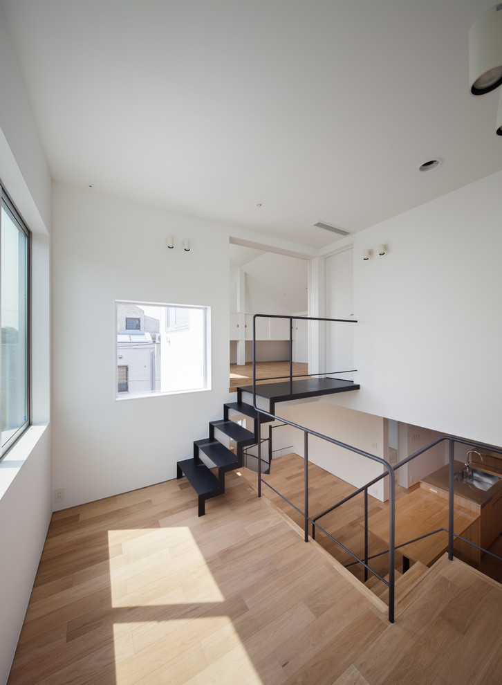 階で別れた玄関共用の二世帯住宅 Modern Living Room Tokyo By 角倉剛建築設計事務所 Houzz