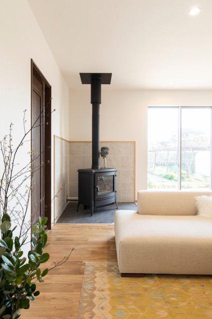 香川県高松市に建つ あそび心満載の平屋のお家 のldk Moderne Salon Autres Perimetres Par 吉田建設株式会社 Houzz