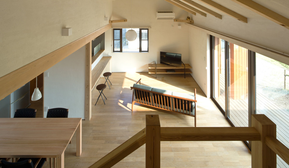 鹿屋の家 大きい三角屋根と小さい三角屋根 縁側のある空間 Traditional Living Room Other By 一級建築士事務所 有限会社長井義紀建築設計事務所 Houzz Uk