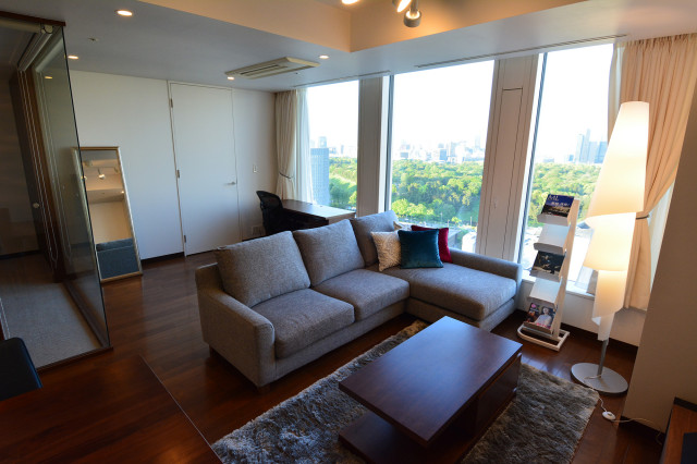 018 都心の緑に臨むタワーマンションのインテリア Moderne Salon Tokyo Par Interior Design Luce Houzz