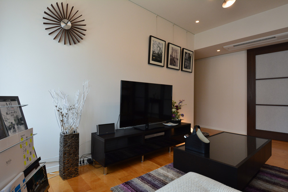 0 男性ひとり暮らしのインテリア Modern Living Room Tokyo By Interior Design Luce Houzz
