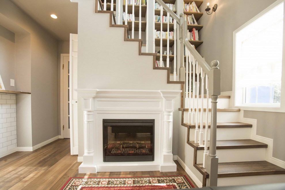 028 リビング階段の壁一面の本棚 Traditional Living Room Tokyo By Interior Design Luce Houzz