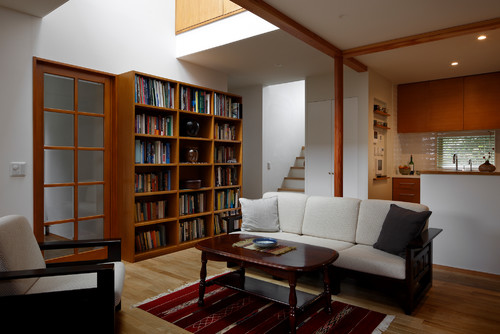 日本在住30余年の外国人夫妻が建てた、思い出が息づく明るい家 Houzz