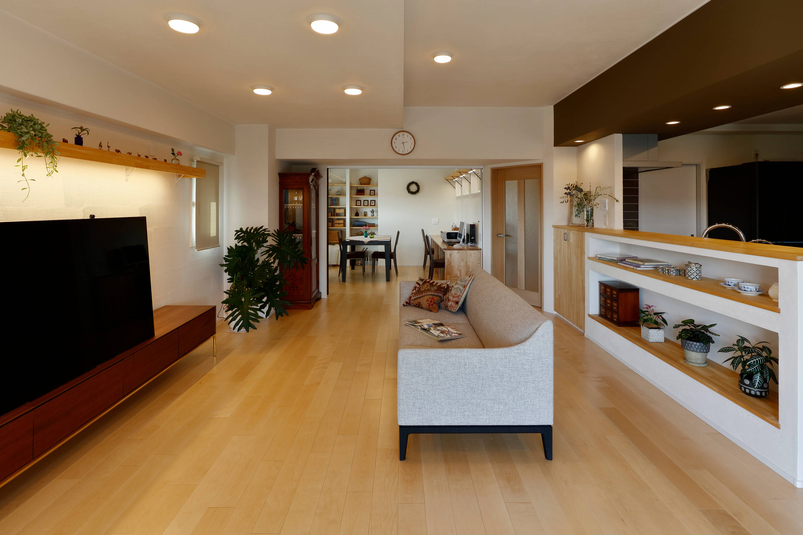 ブラウンのおしゃれなリビングのインテリア実例画像 21年9月 Houzz ハウズ