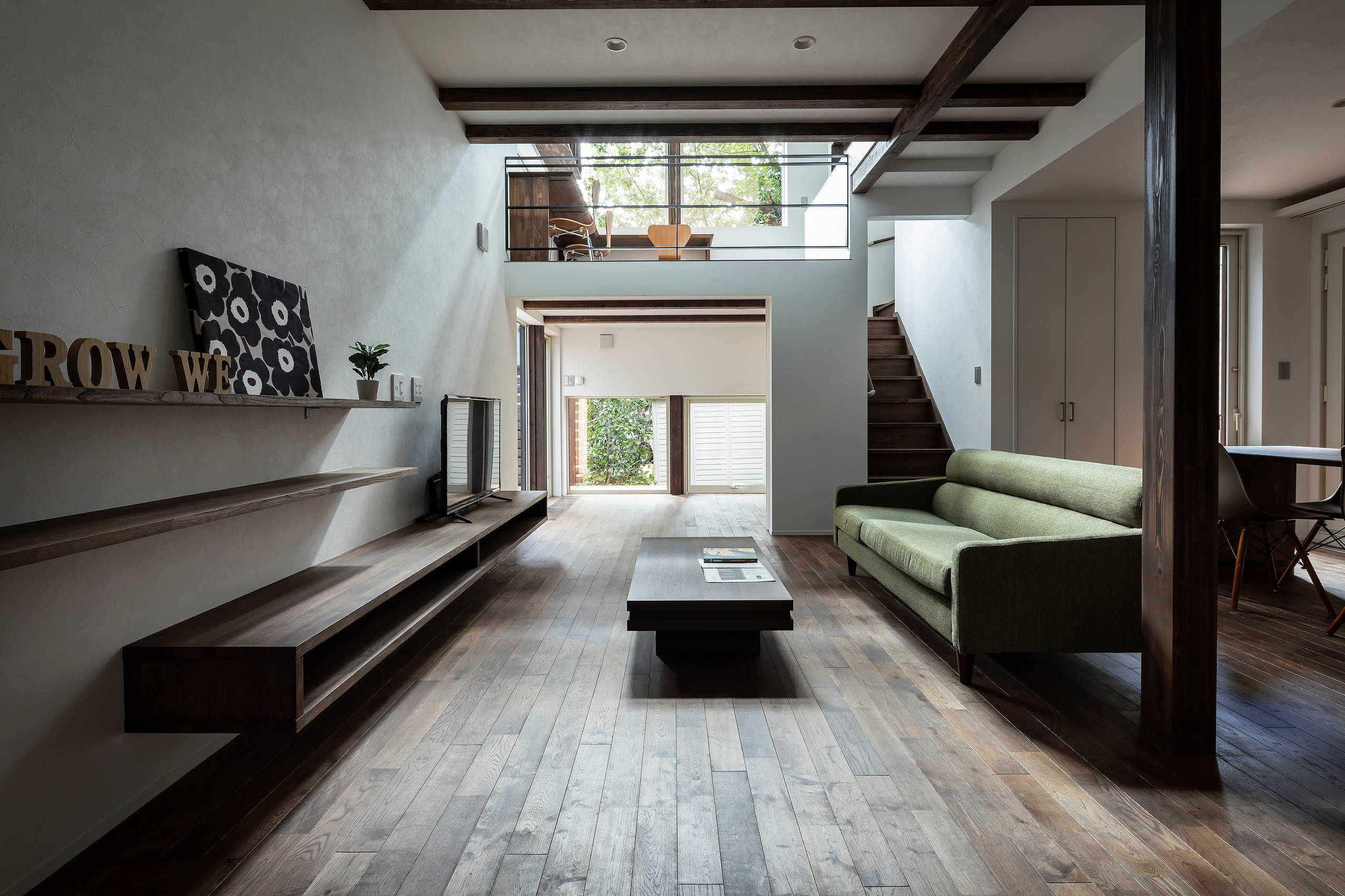 モダンスタイルのおしゃれなリビングのインテリア実例画像 21年9月 Houzz ハウズ