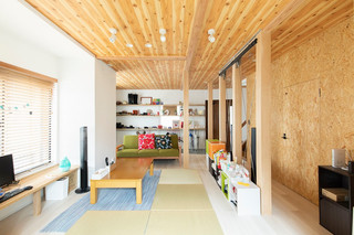 Shinra 身も心も安らげる 木 の包容力 Farmhouse Living Room Tokyo Suburbs By ひかリノベ Houzz