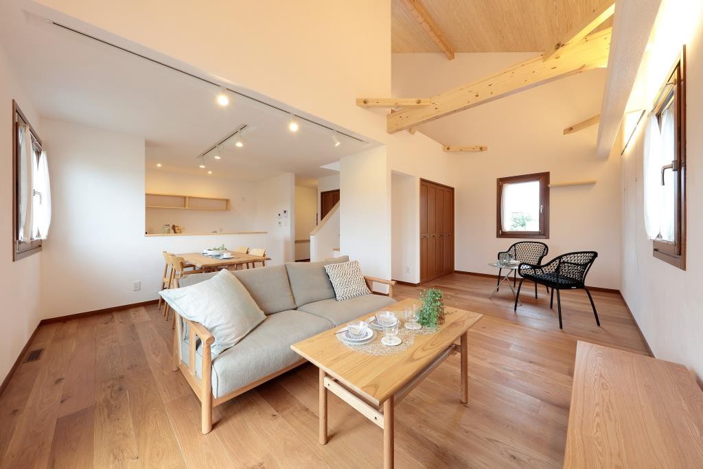 カントリー風リビング 濃色無垢フローリング のインテリア実例画像 21年9月 Houzz ハウズ