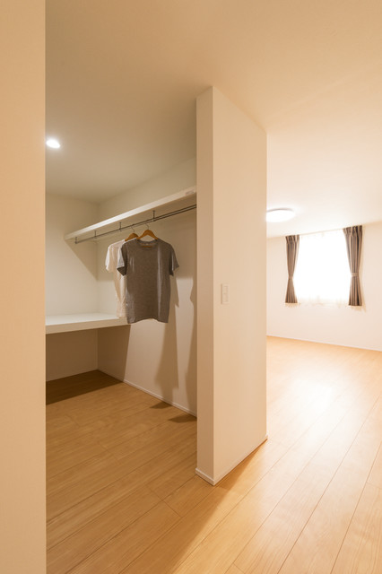 それぞれ自由に過ごせる居場所を持ちながら家族を感じる家 Japanese Family Room Other By フクダハウジング株式会社 Houzz