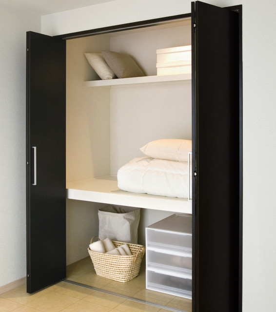 中段 枕棚 Moderno Armario Otras Zonas De 収納生活 Nankai Houzz