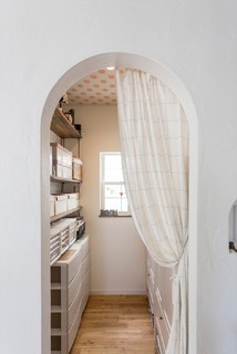 色と壁紙がかわいい家 北欧 クローゼット 他の地域 ジャストの家 Houzz ハウズ 色と壁紙がかわいい家 北欧 クローゼット 他の地域 ジャストの家 Houzz ハウズ