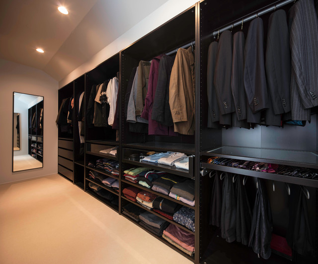 趣味の空間に住む ガレージをいつでも感じる家 モダン クローゼット 東京23区 株式会社ホープス Houzz ハウズ