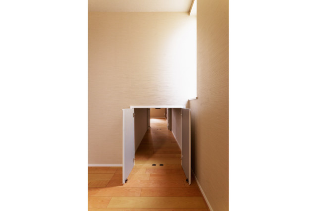 階段下のトンネル Modern Wardrobe Tokyo Suburbs By 株式会社ミューズの家 Houzz