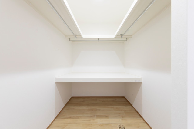 香川県高松市に建つ あそび心満載の平屋のお家 のトイレ Moderne Toilettes Autres Perimetres Par 吉田建設株式会社 Houzz