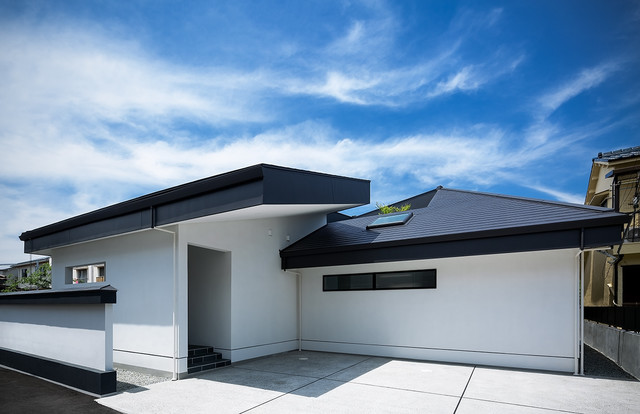 かたつむりの家 約50帖の広さで楽しむ家族の団欒 Moderno Fachada Kobe De 株式会社seki Design Houzz