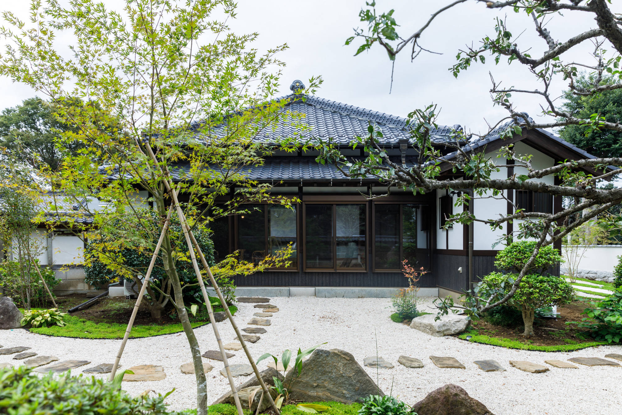 おしゃれな和風の家の外観の画像 21年10月 Houzz ハウズ