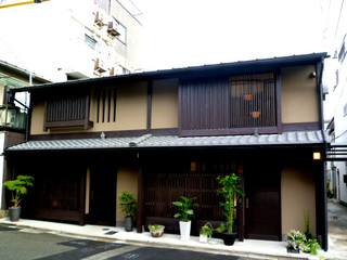 とんでもなく傾いた家 Japanese House Exterior Kyoto By 株式会社 中藏 Houzz Ie