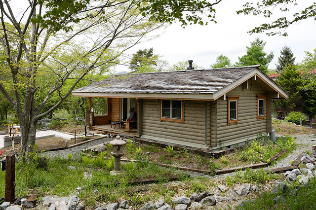 まるでタイニーハウスのようなヴィンテージログハウス Rustic Exterior By 株式会社 Taloインターナショナル Houzz