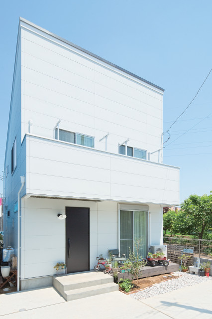 アクセントカラーがお洒落なお家 Industrial Fachada De 株式会社regard リガード Houzz