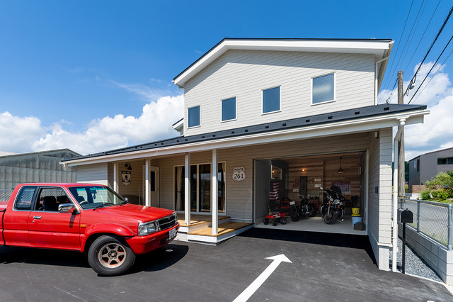 アメリカンガレージ Industrial House Exterior Other By 有限会社 八重製材所 Houzz Ie アメリカンガレージ Industrial House Exterior Other By 有限会社 八重製材所 Houzz Ie