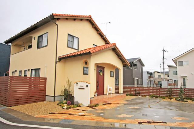 アンテーク調レンガのアプローチ 南欧風のエクステリア Mediterranean Exterior Other By 匠ガーデン Houzz