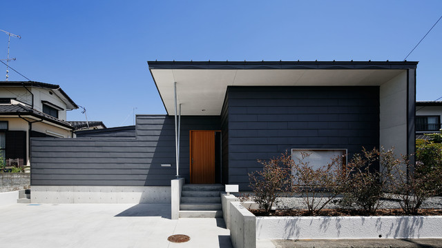 コの字の家 南側外観 Contemporain Facade Autres Perimetres Par Chizu Junichi Okuyama Architects Houzz