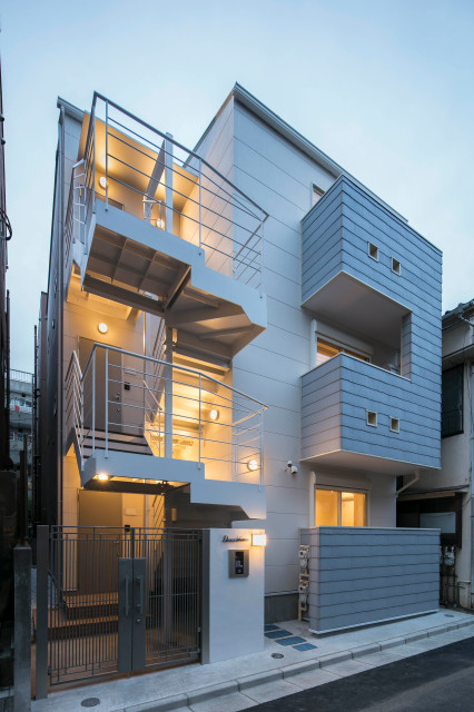 ホワイト グレー 猫と住む集合住宅外観 Scandinavian House Exterior Tokyo By 株式会社小木野貴光アトリエ一級建築士事務所 Houzz Uk