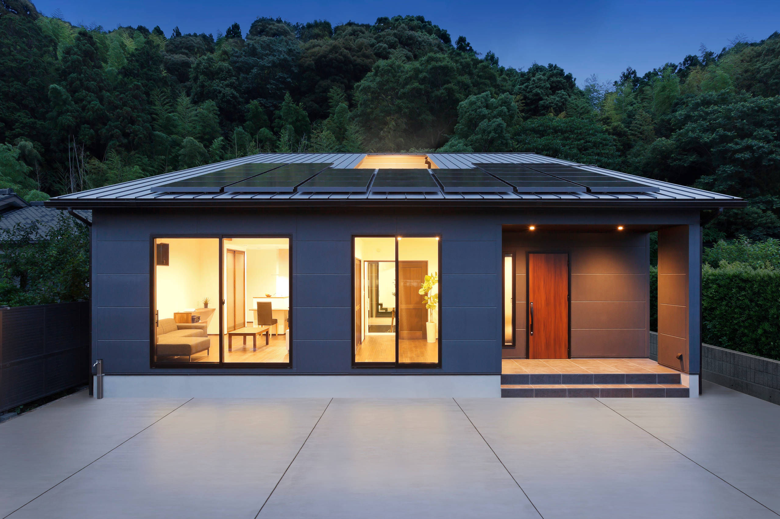 中庭から光が昇る 半平屋の二世帯住宅 Exterior Other By 納得住宅工房株式会社 Houzz